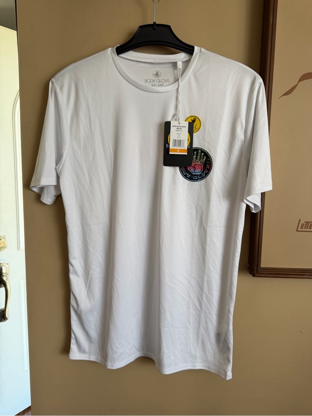 Body Glove Men's White UPF 50+ Short Sleeve Graphic Swim Tee Rash Guard NWT S